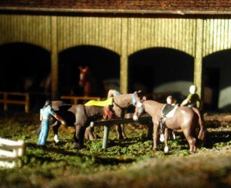 Pferdepflege, der Reitstall ist von luedke-modellbahn zum Teil in Lasertechnik