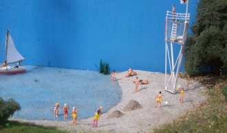 Strand mit Rettungsturm